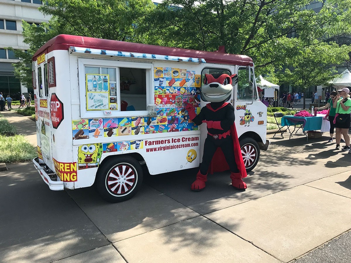 https://virginiaicecream.com/wp-content/uploads/2025/07/virginia-ice-cream-truck-4.jpg